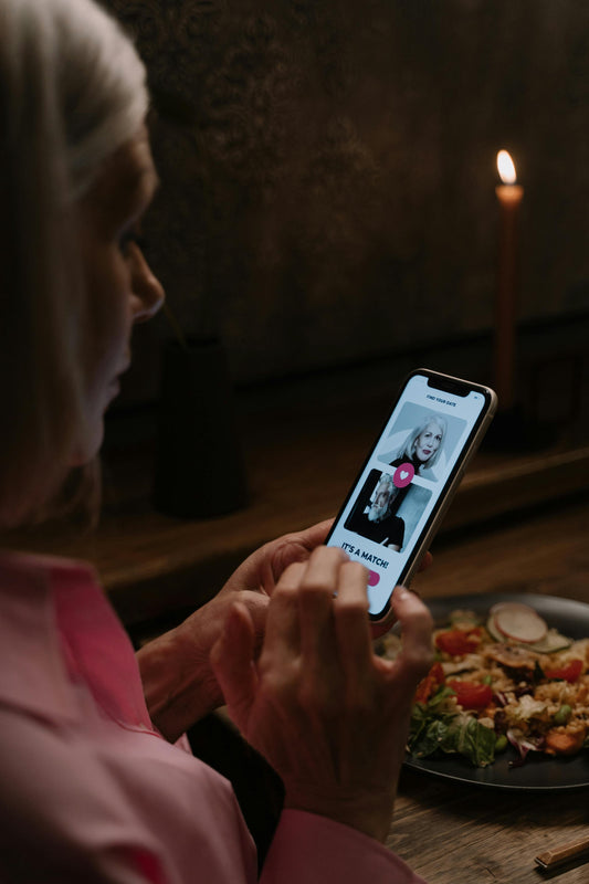 The Dating App Profile and the Photoshop Fail